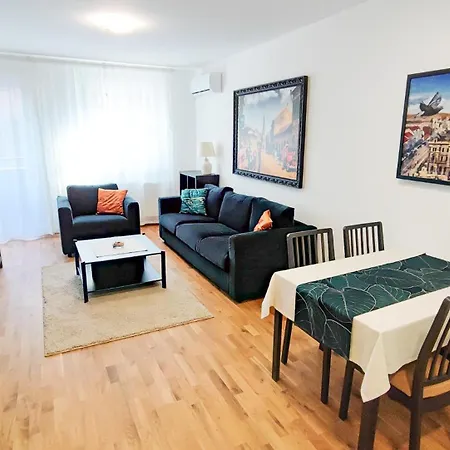 Apartment Filinhome Gunduliceva 3 *